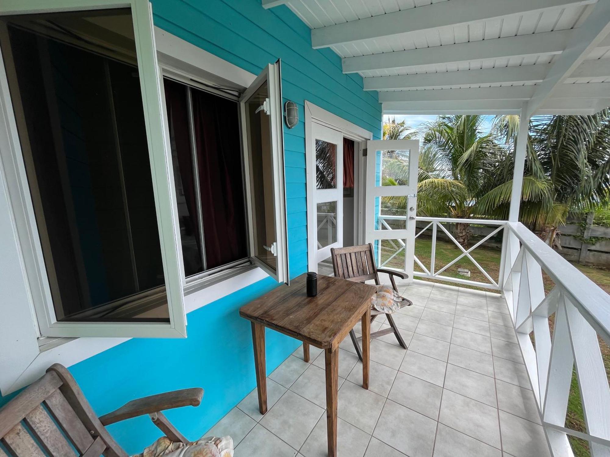 Waves Villa Guesthouse Kingstown Ngoại thất bức ảnh