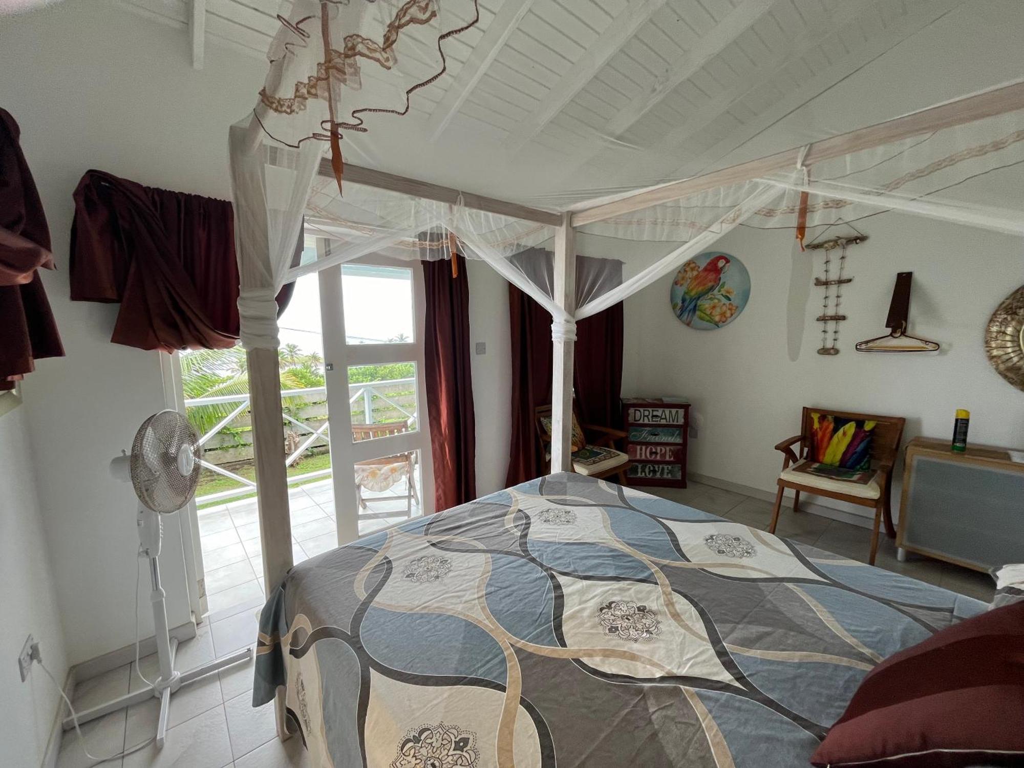 Waves Villa Guesthouse Kingstown Ngoại thất bức ảnh