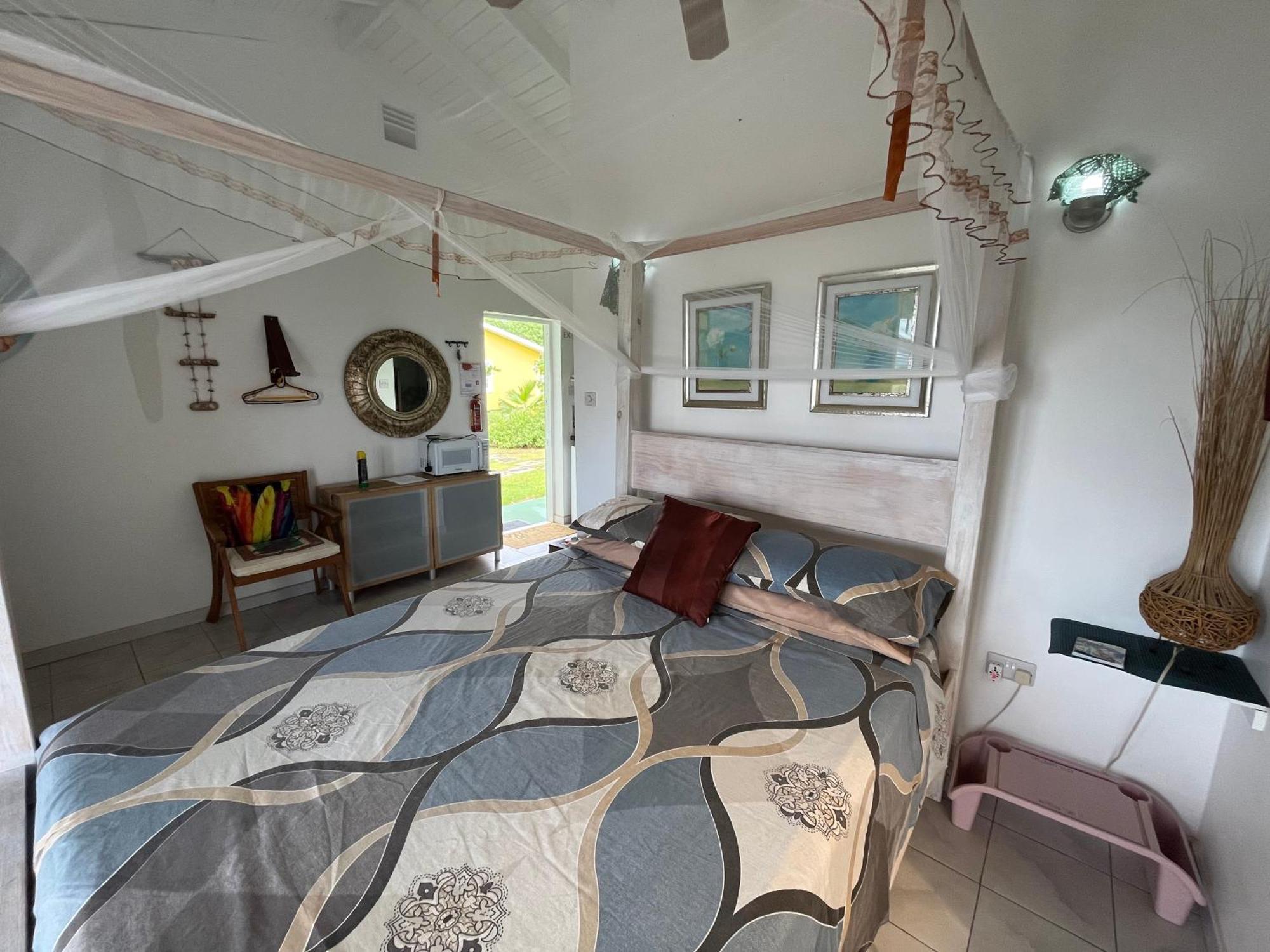 Waves Villa Guesthouse Kingstown Ngoại thất bức ảnh