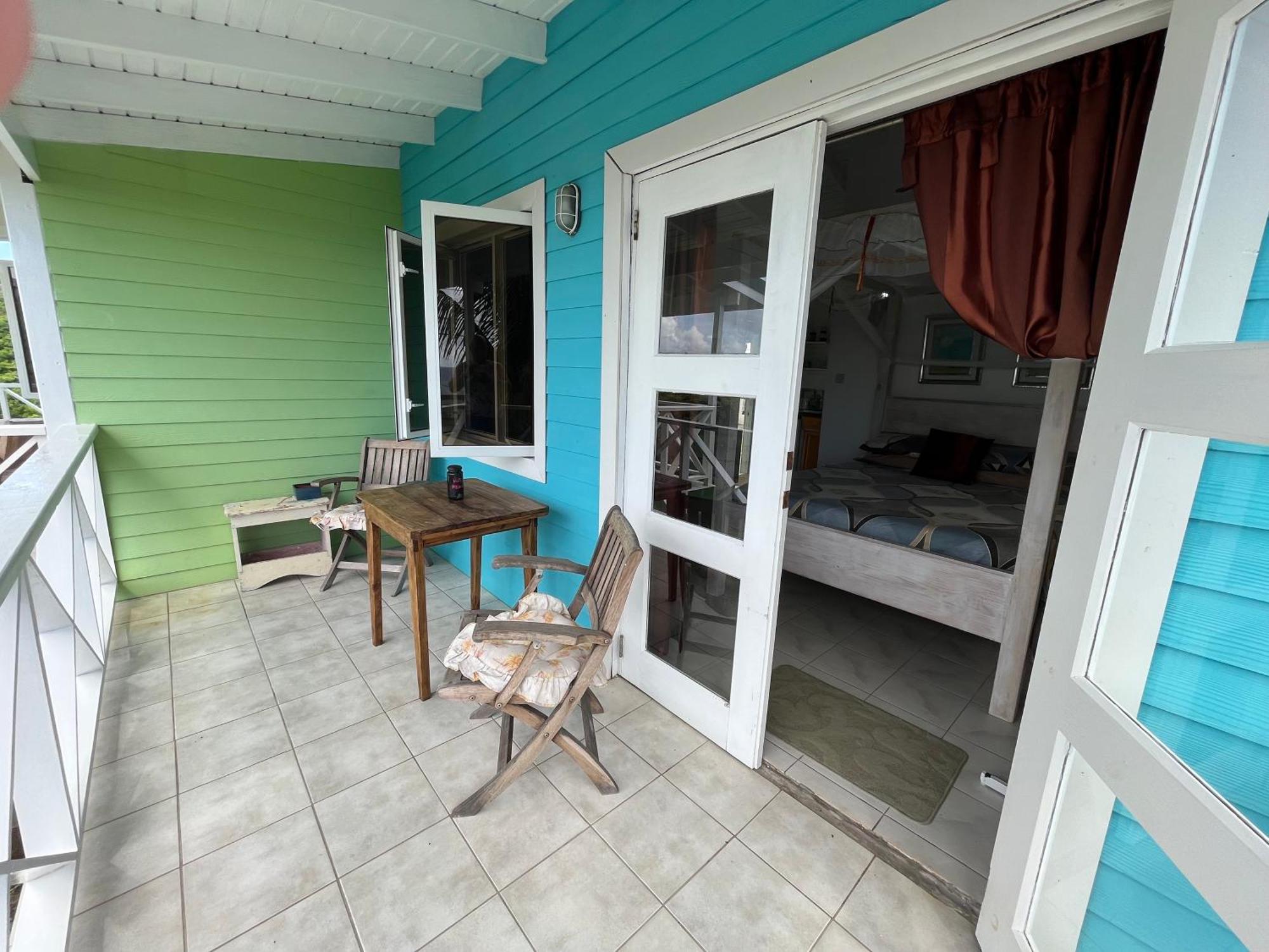 Waves Villa Guesthouse Kingstown Ngoại thất bức ảnh