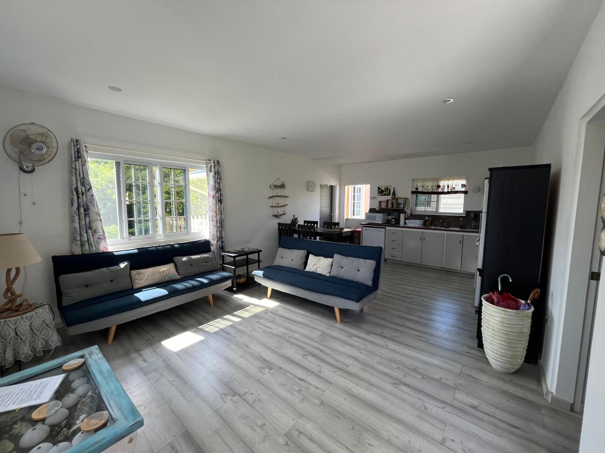 Waves Villa Guesthouse Kingstown Ngoại thất bức ảnh