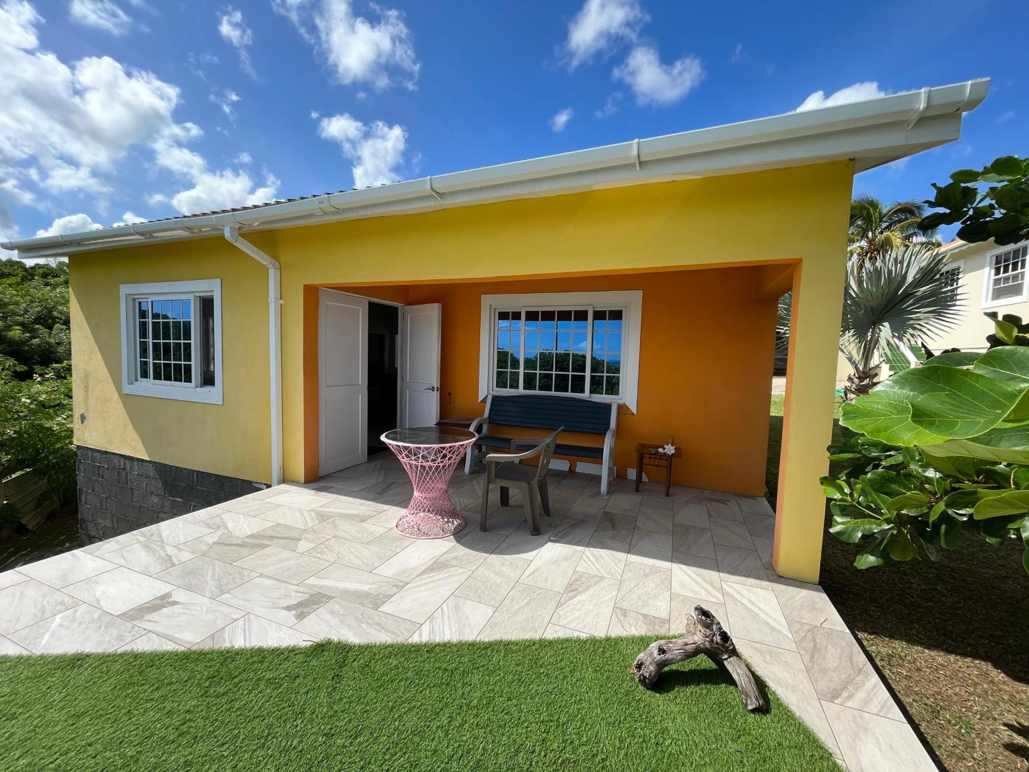 Waves Villa Guesthouse Kingstown Ngoại thất bức ảnh