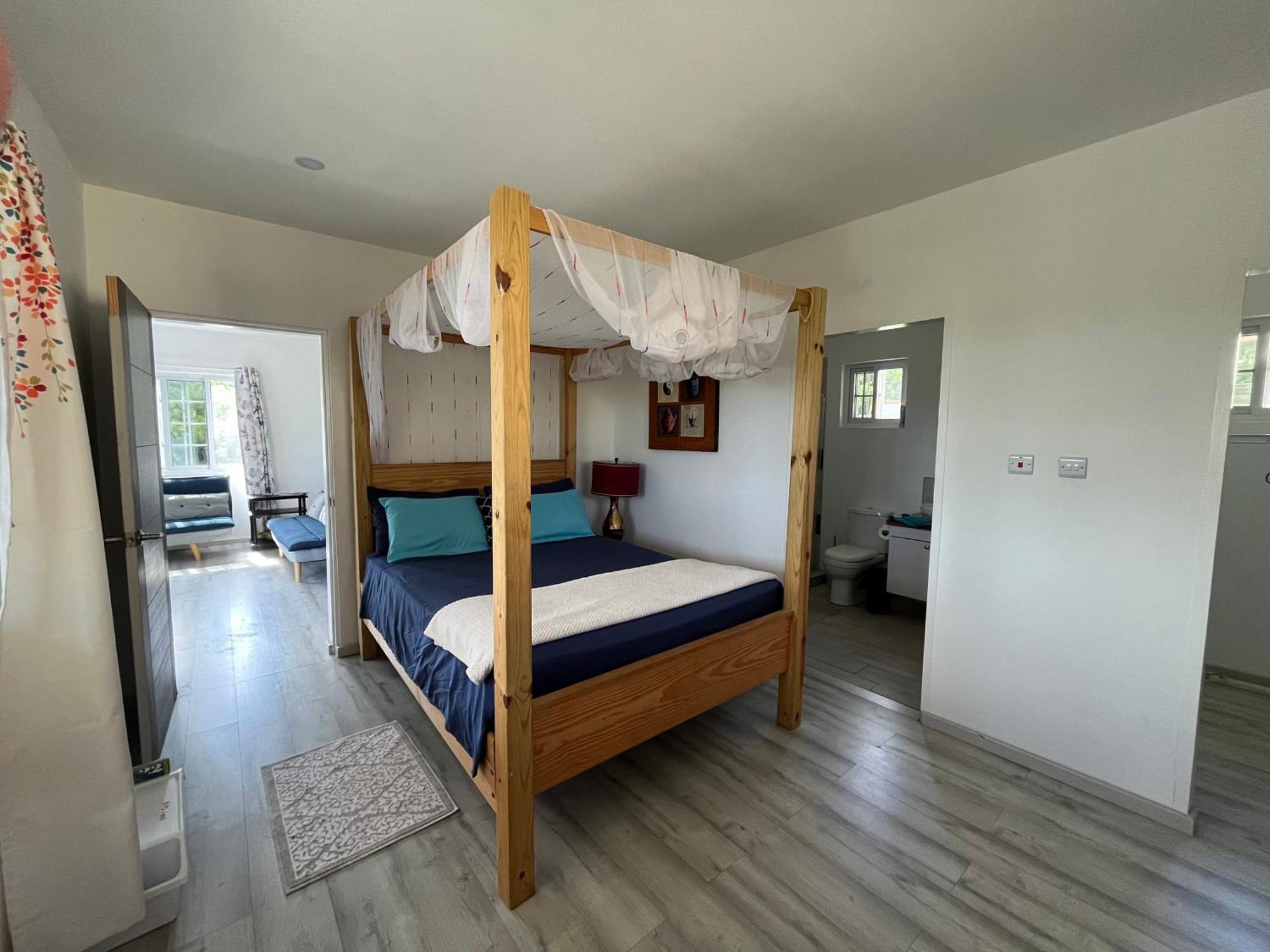 Waves Villa Guesthouse Kingstown Ngoại thất bức ảnh