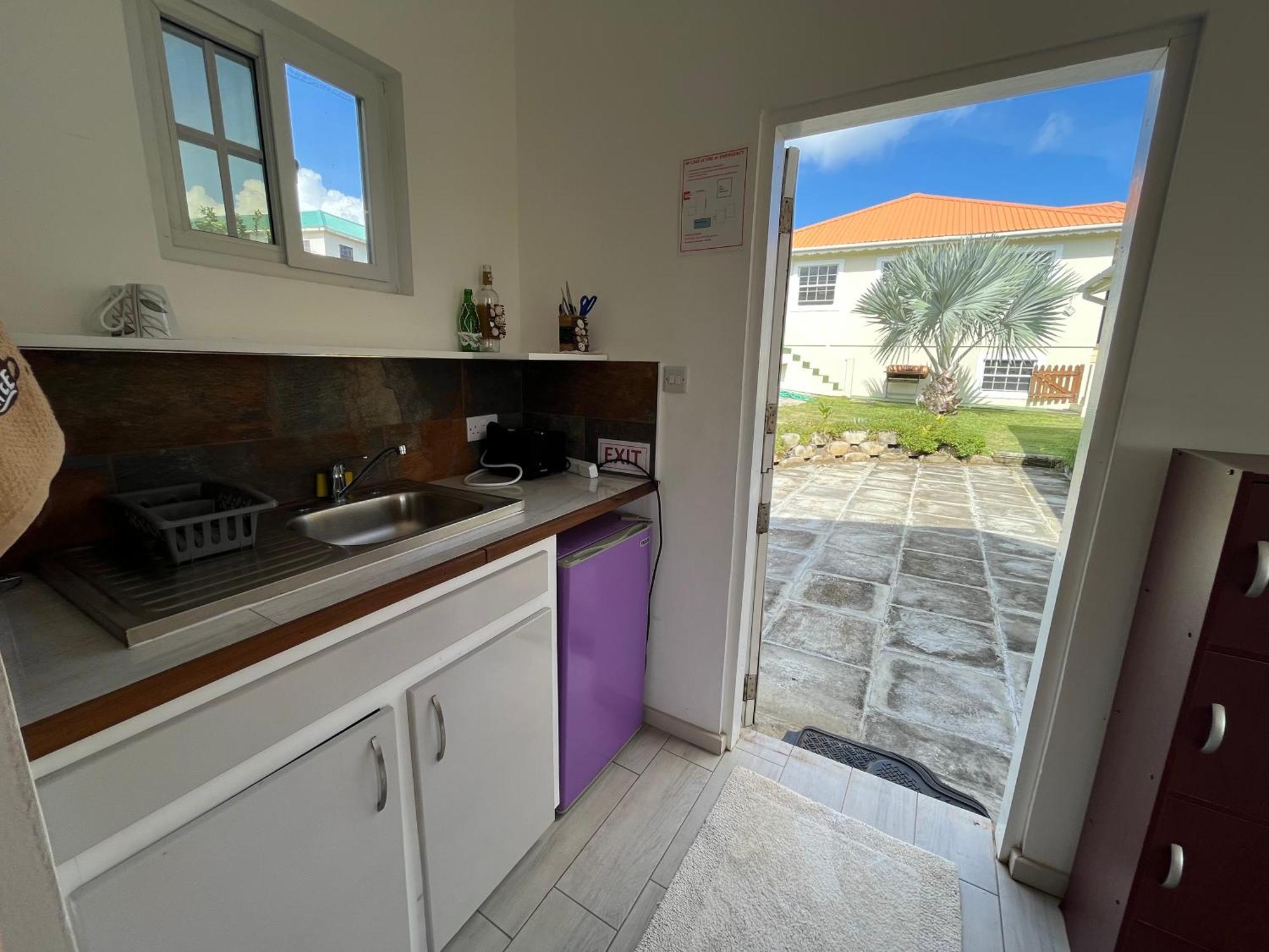 Waves Villa Guesthouse Kingstown Ngoại thất bức ảnh