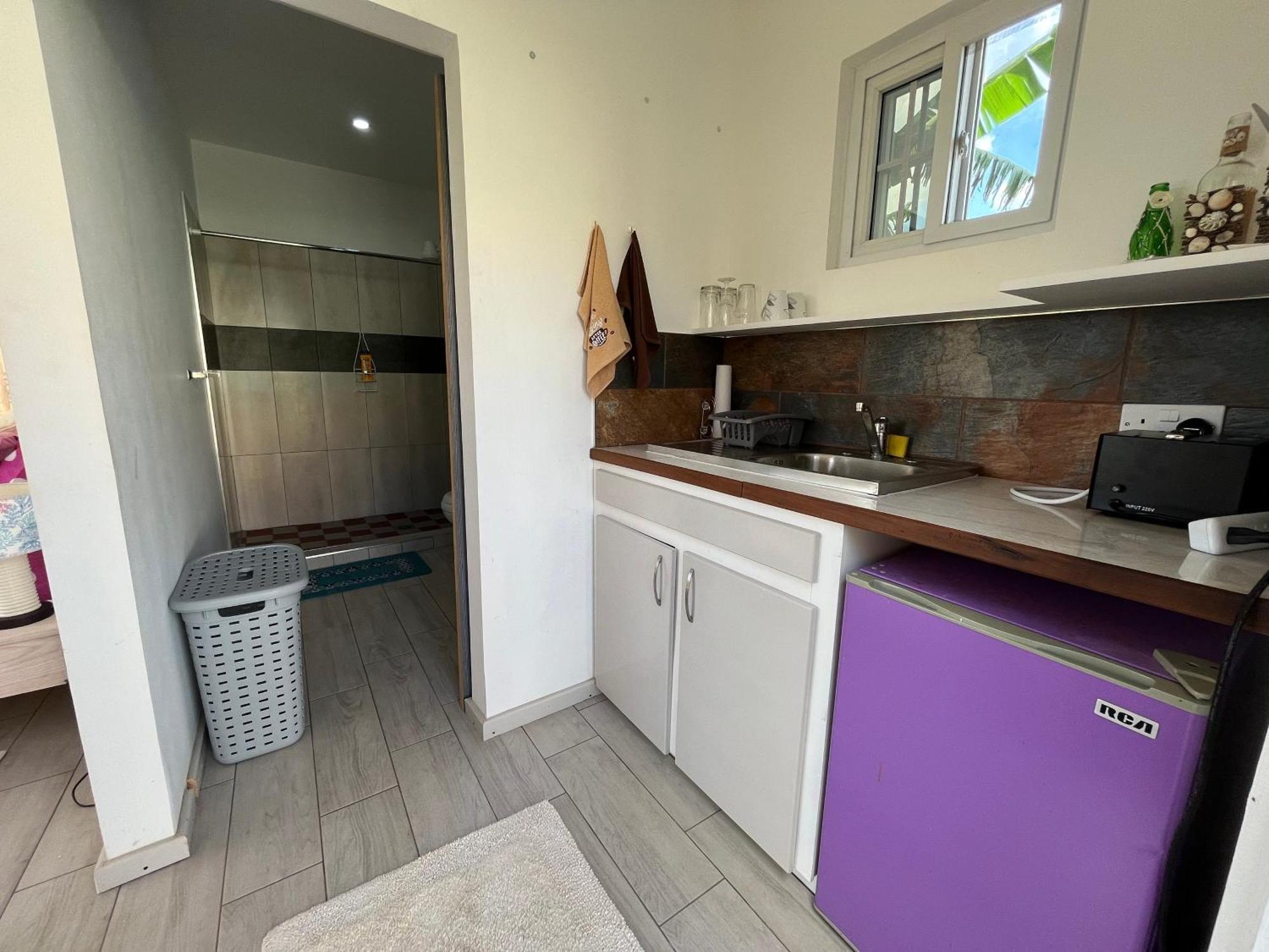 Waves Villa Guesthouse Kingstown Ngoại thất bức ảnh