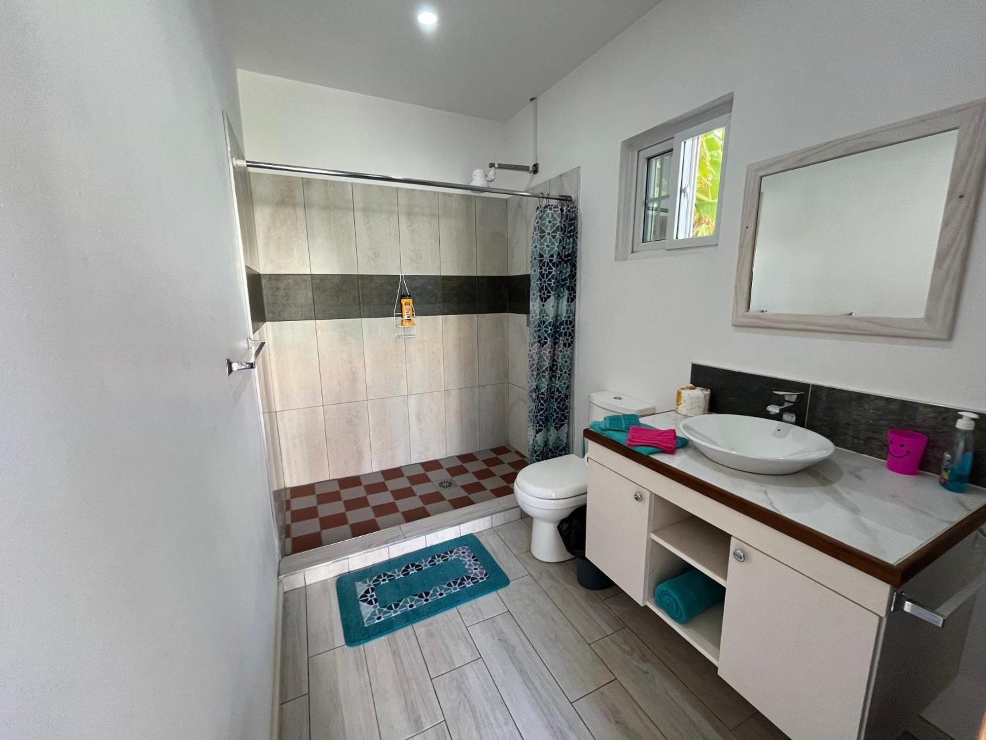 Waves Villa Guesthouse Kingstown Ngoại thất bức ảnh