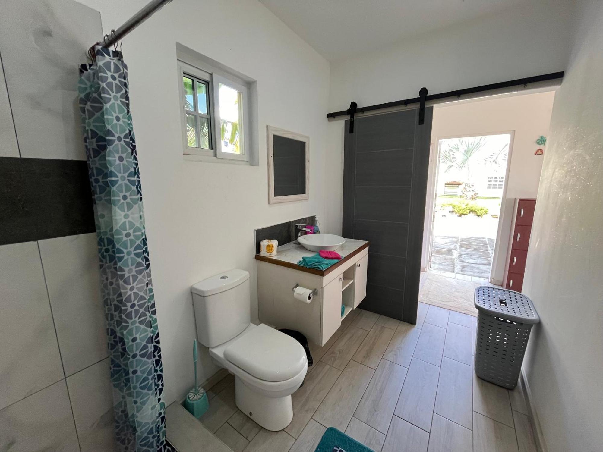 Waves Villa Guesthouse Kingstown Ngoại thất bức ảnh