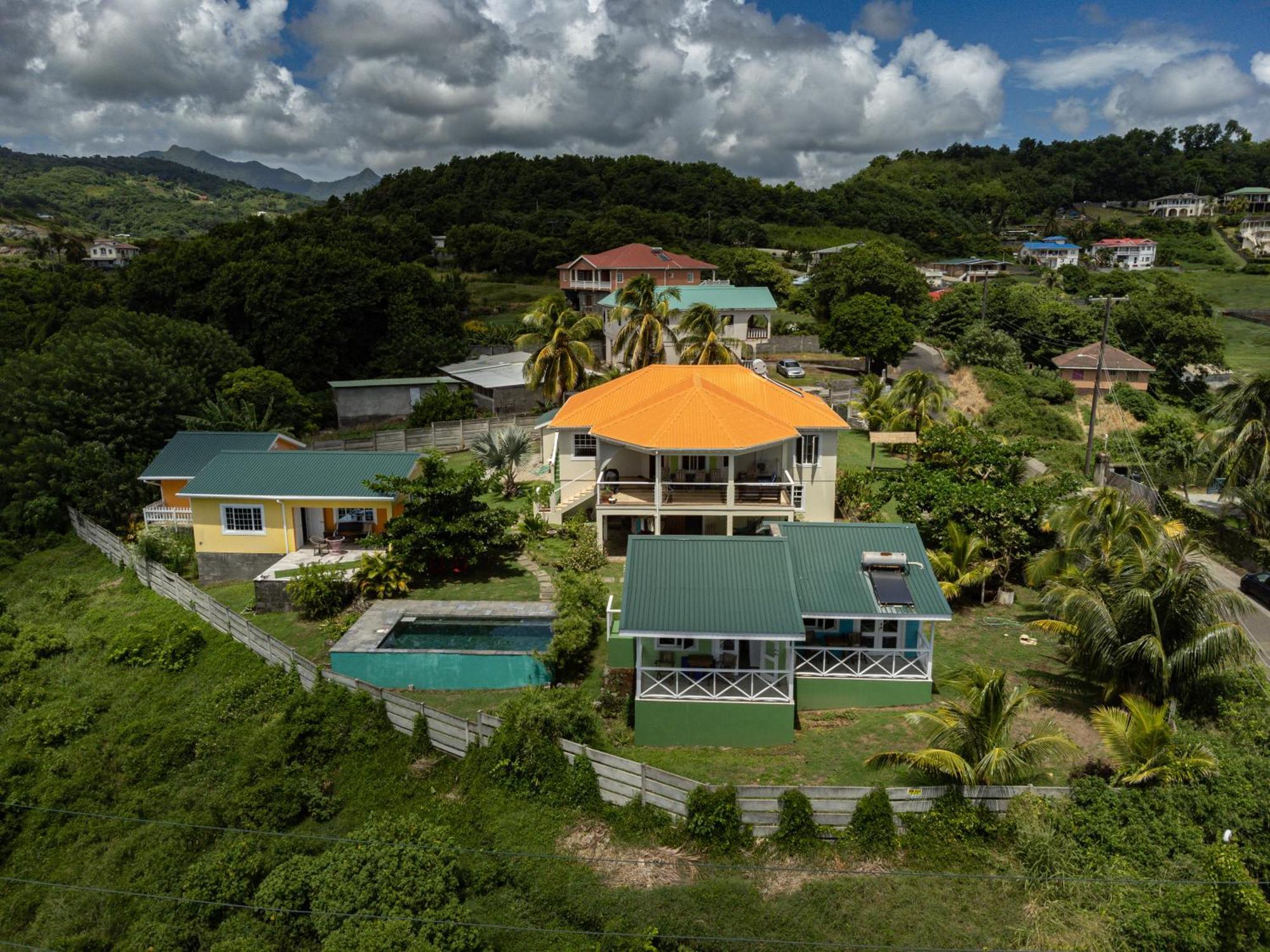 Waves Villa Guesthouse Kingstown Ngoại thất bức ảnh