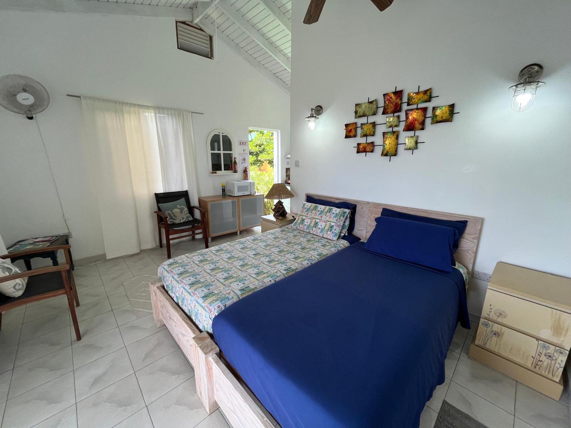 Waves Villa Guesthouse Kingstown Ngoại thất bức ảnh