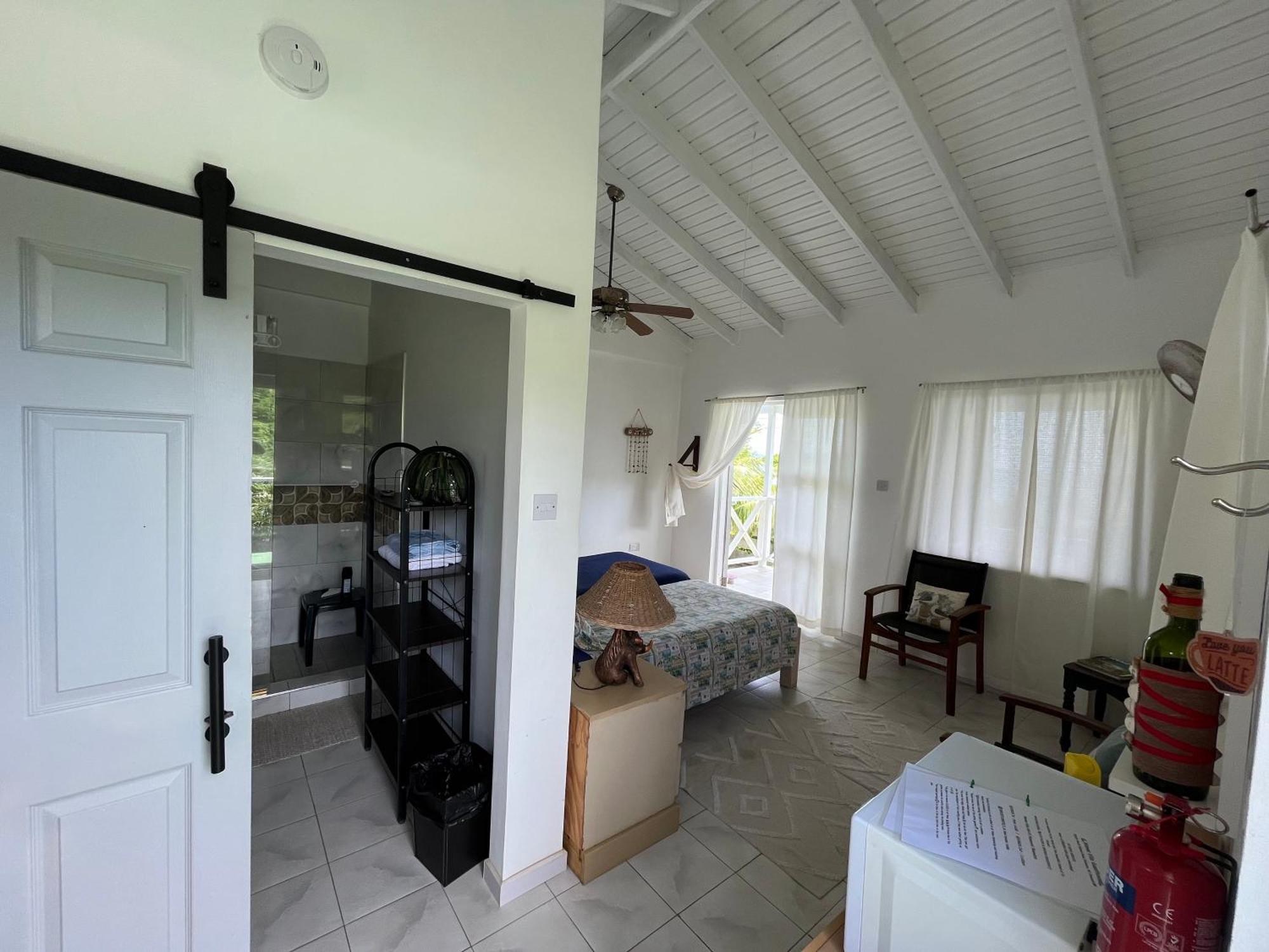 Waves Villa Guesthouse Kingstown Ngoại thất bức ảnh