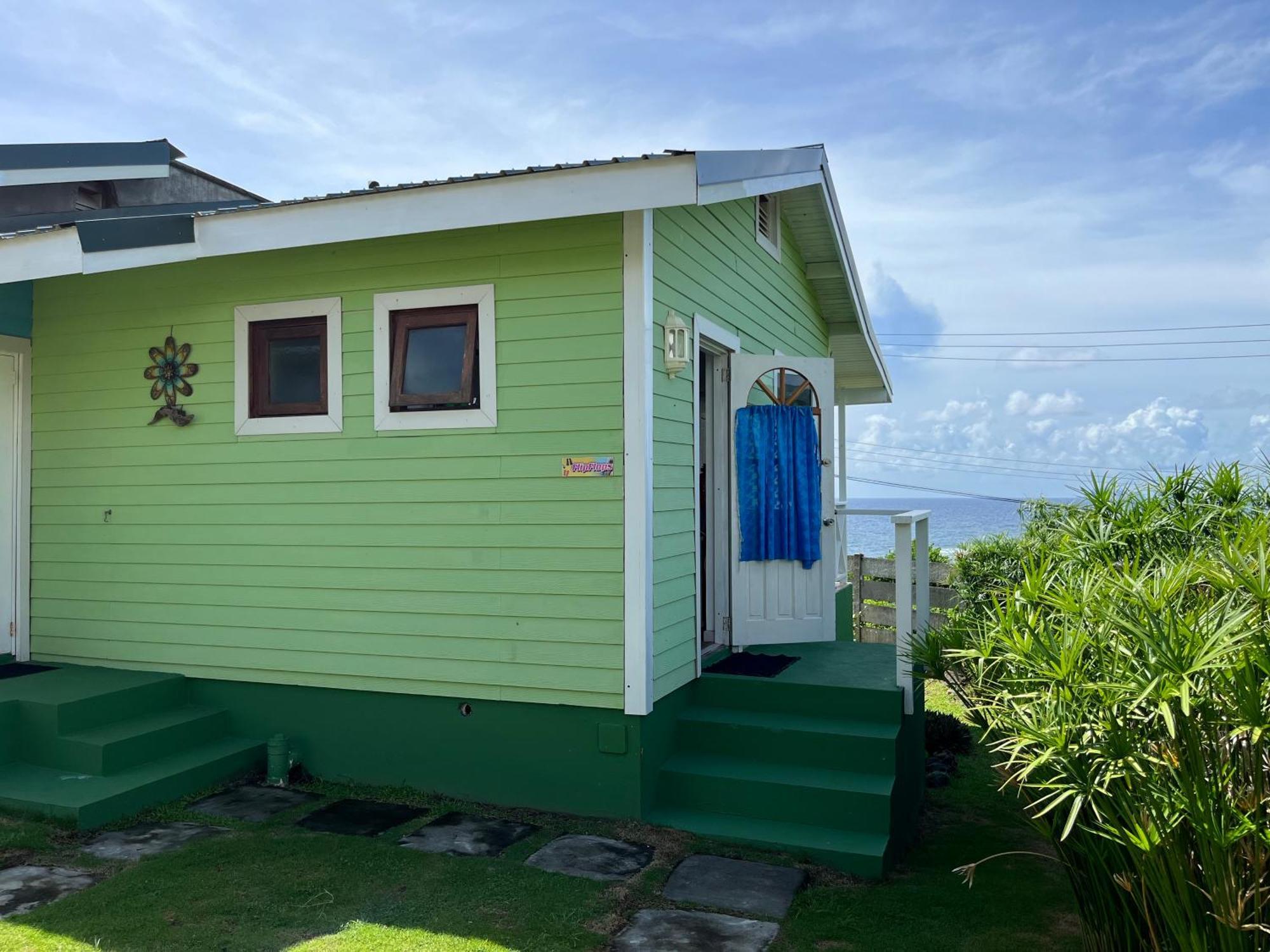 Waves Villa Guesthouse Kingstown Ngoại thất bức ảnh