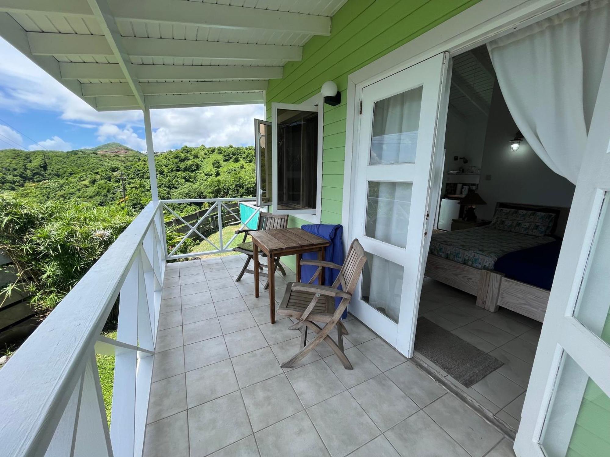 Waves Villa Guesthouse Kingstown Ngoại thất bức ảnh