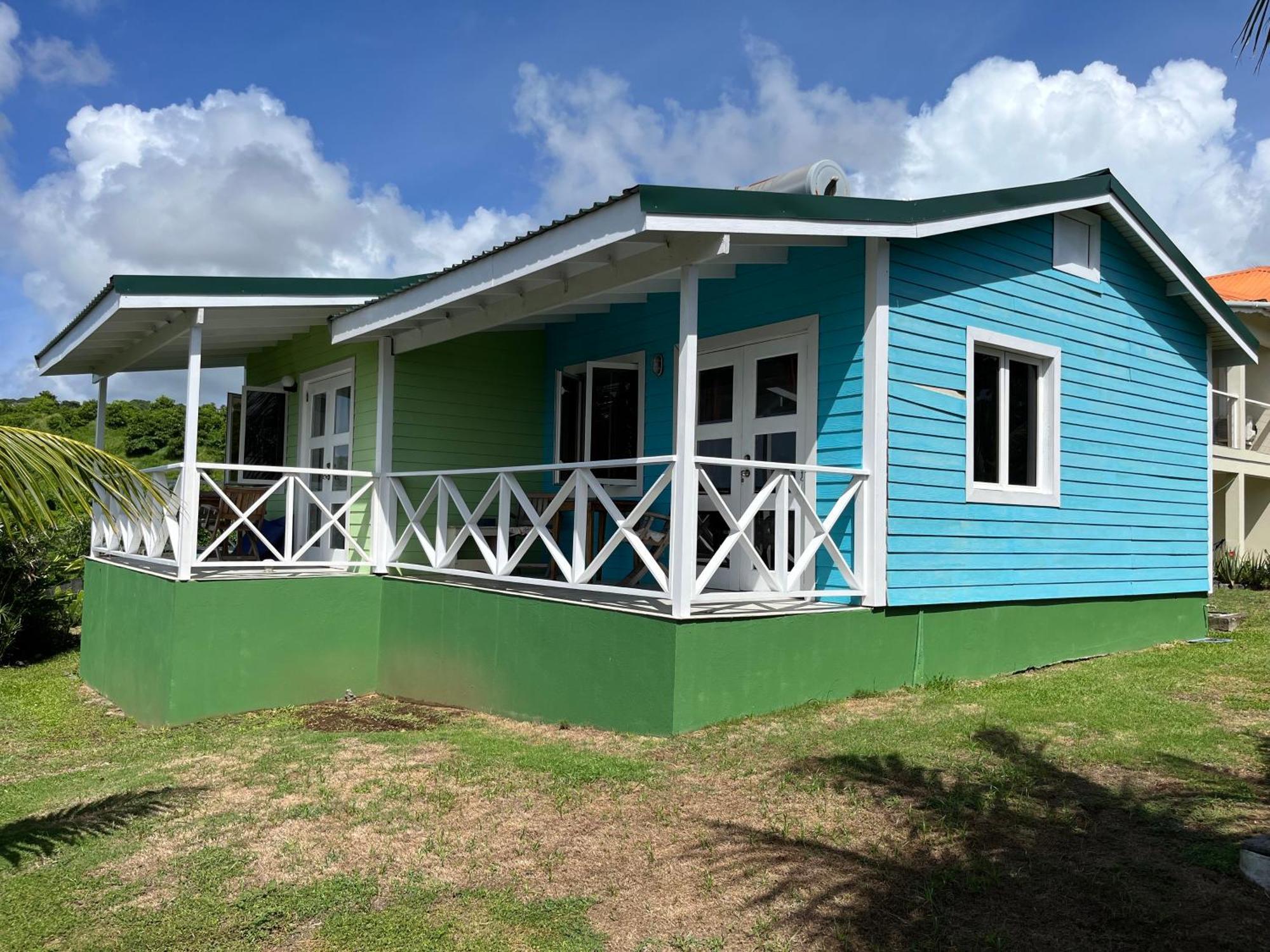 Waves Villa Guesthouse Kingstown Ngoại thất bức ảnh