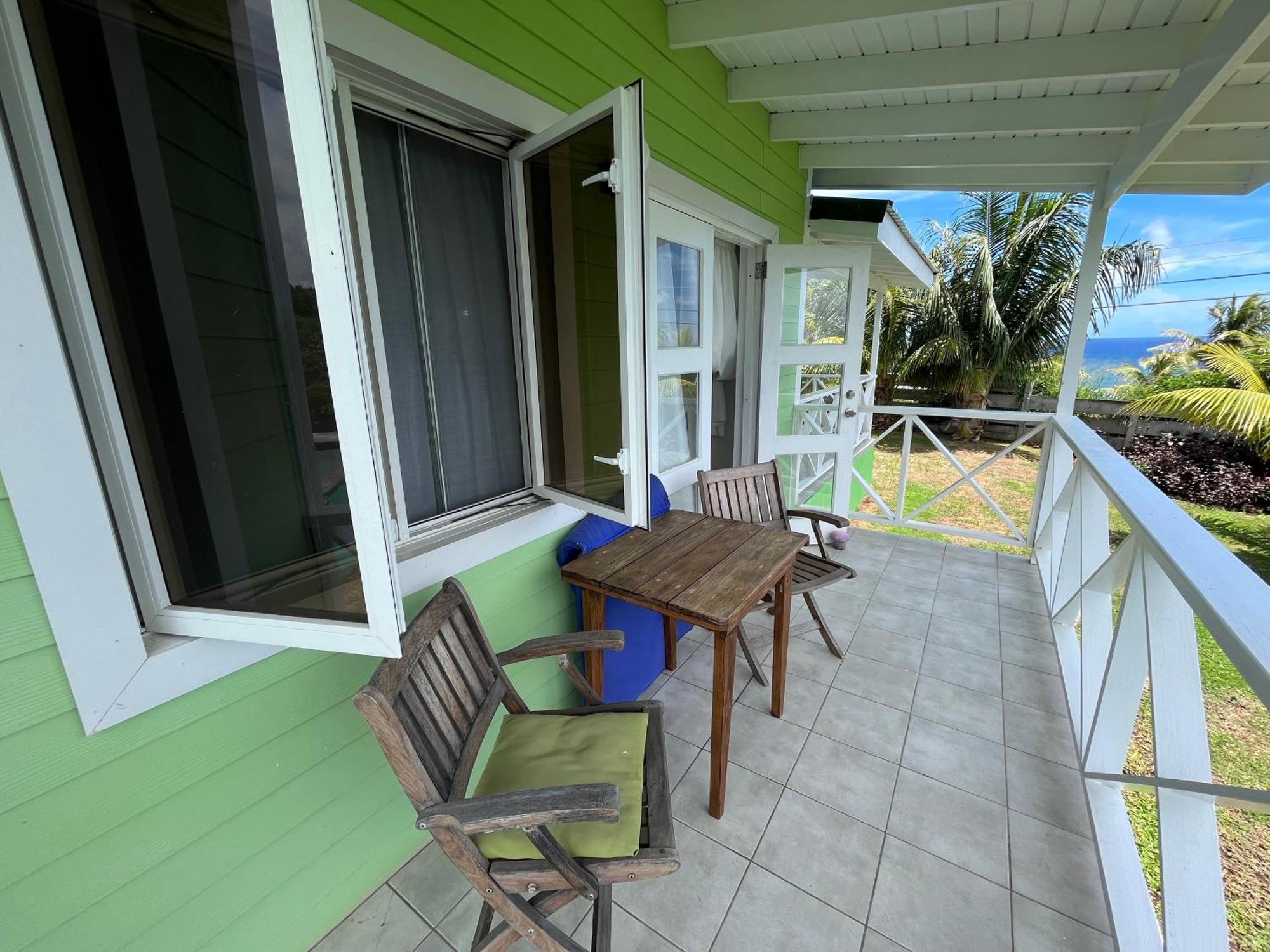 Waves Villa Guesthouse Kingstown Ngoại thất bức ảnh