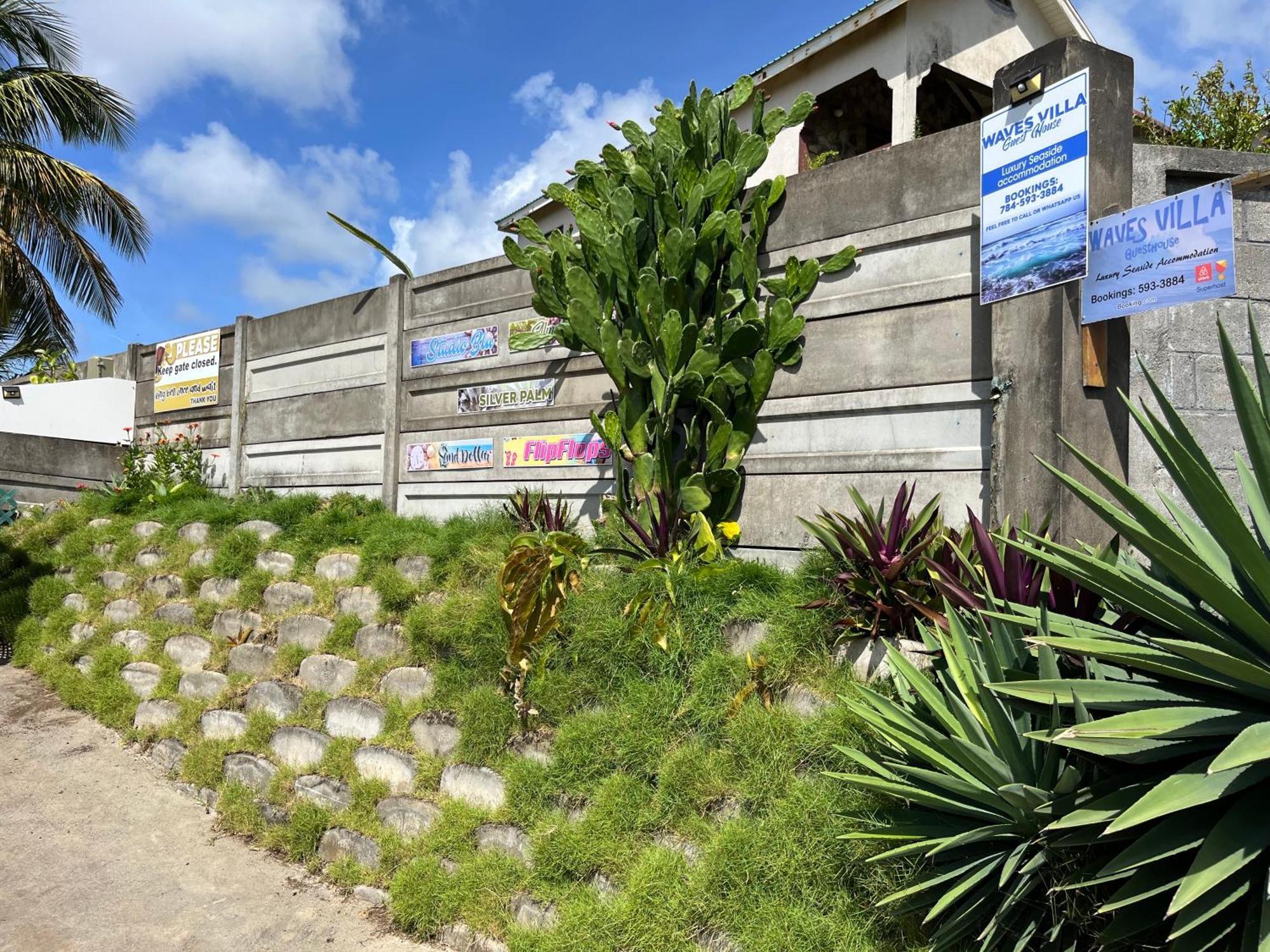 Waves Villa Guesthouse Kingstown Ngoại thất bức ảnh